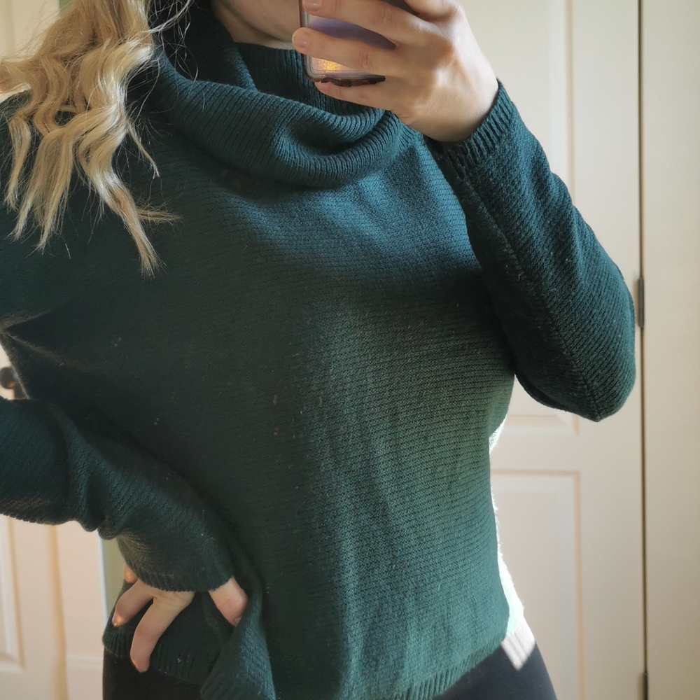 Dark green turtle neck sweater